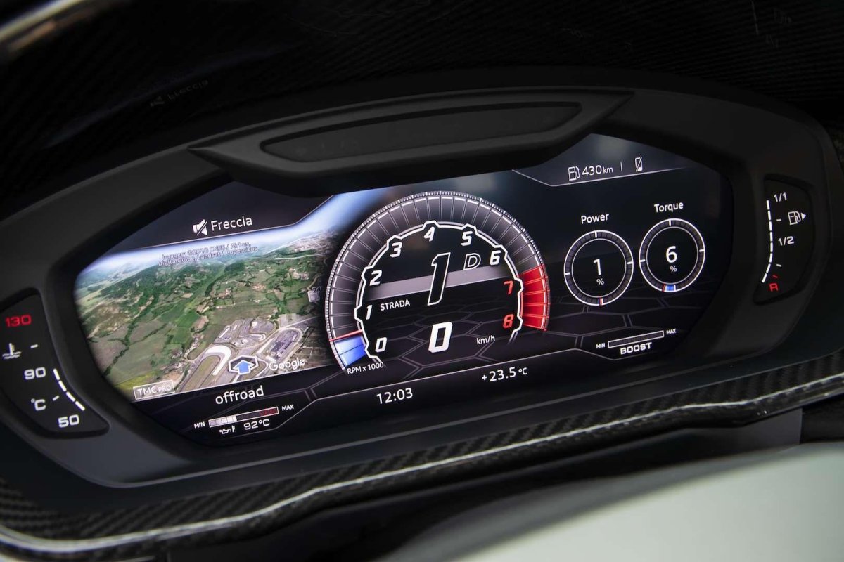 Ламборгини Урус панель приборов