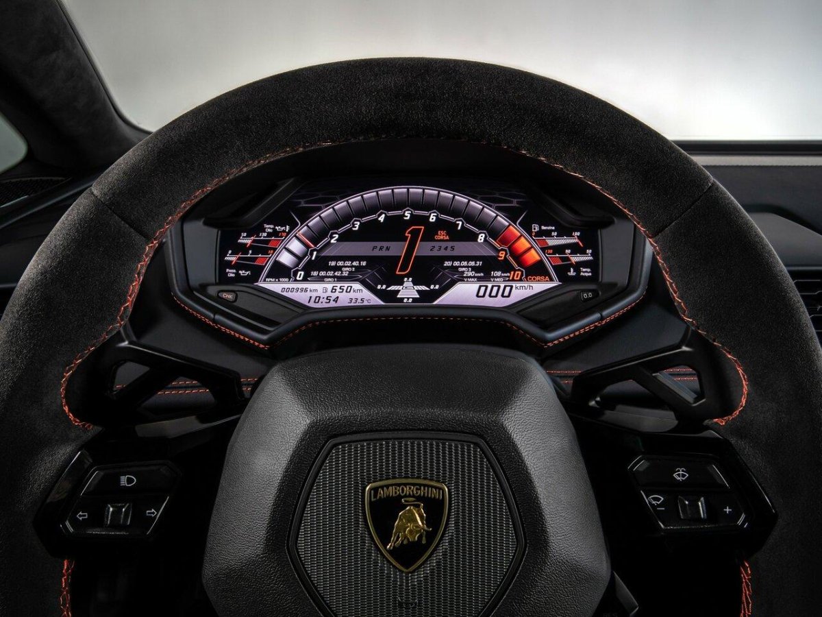 Приборная панель Lamborghini Huracan