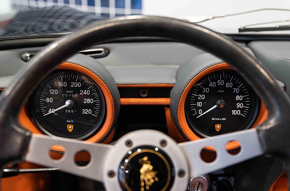 Приборная панель Lamborghini Diablo