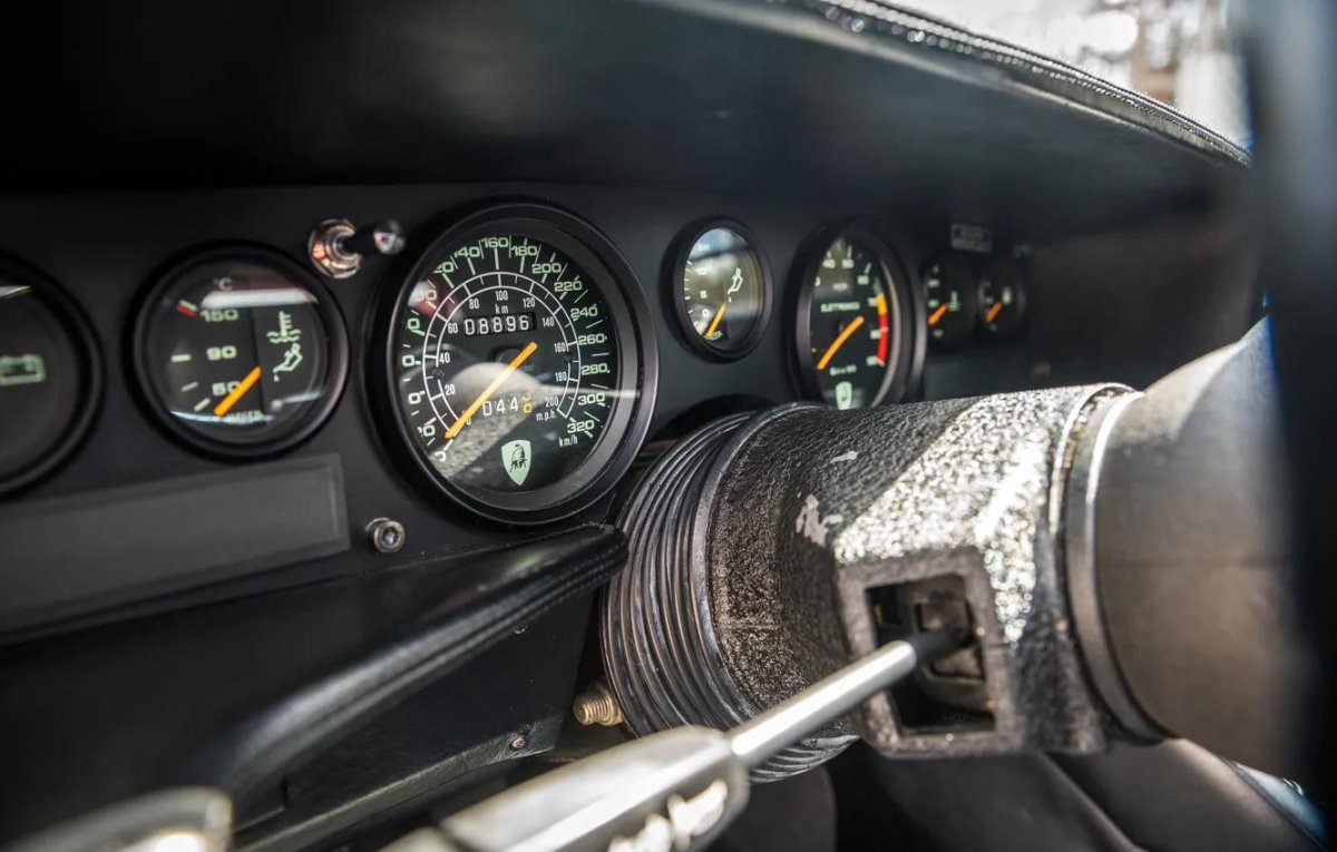 Приборная панель Lamborghini Diablo