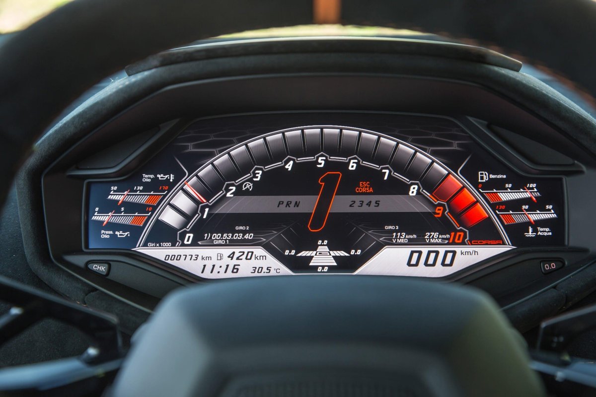 Ламборджини Хуракан спидометр