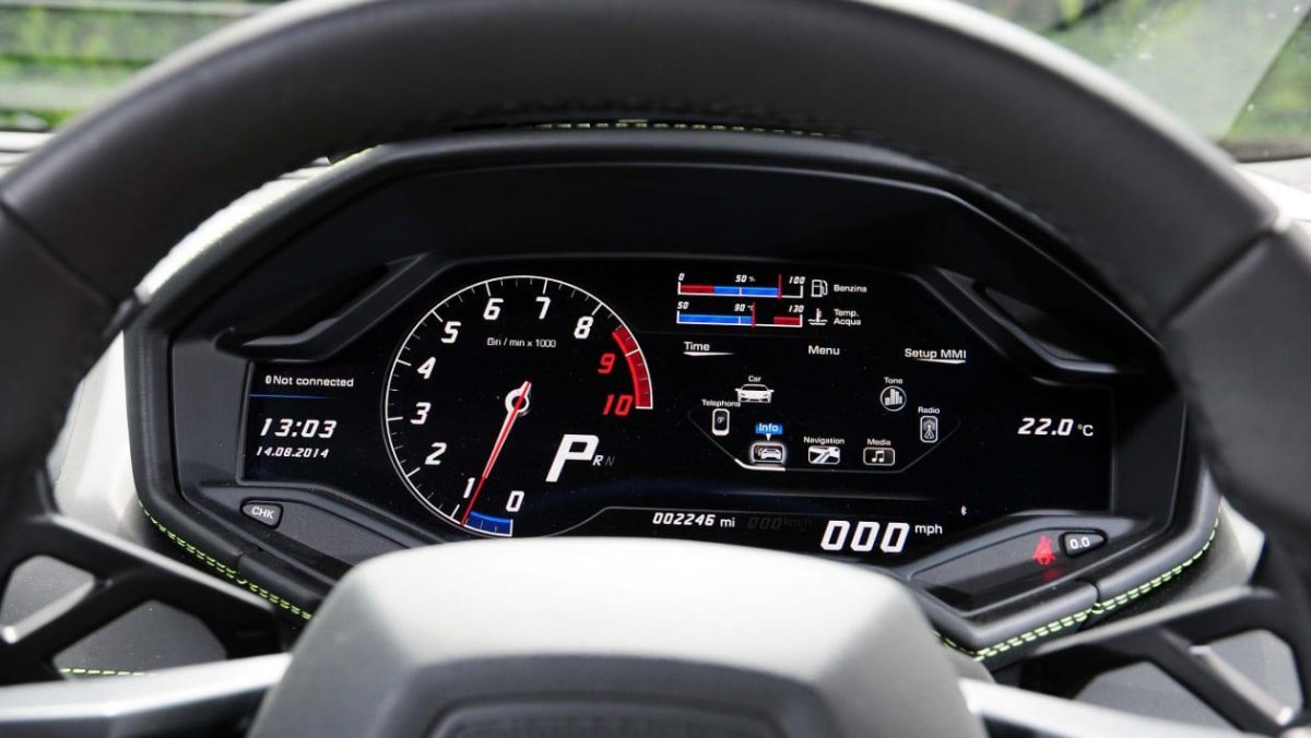 Lamborghini 2021 приборная панель