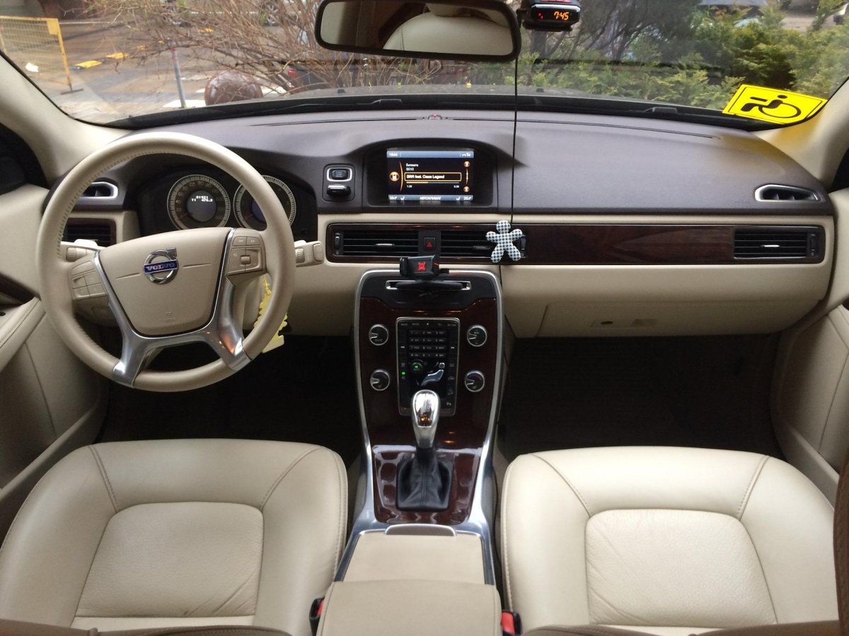 Volvo xc70 светлый салон