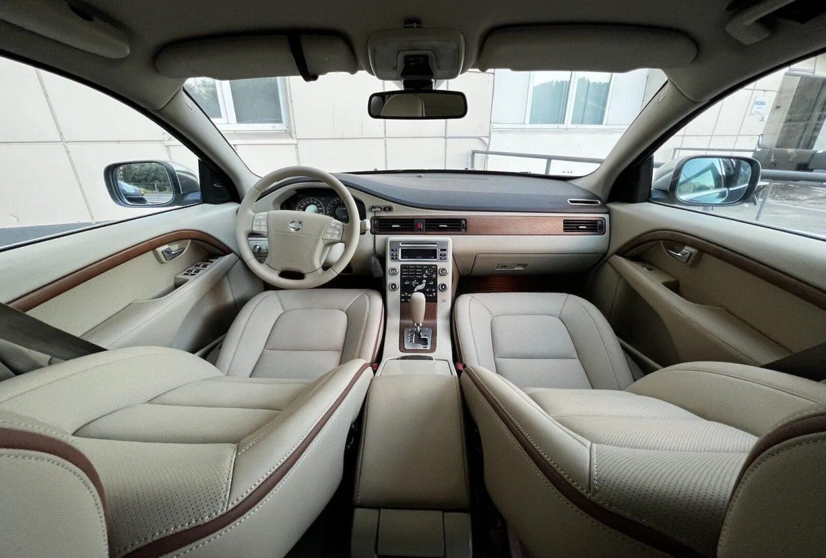 Перетяжка салона Вольво хс70