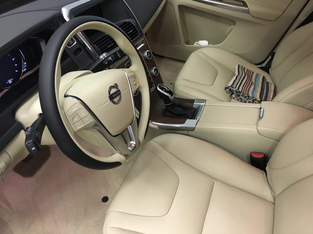 Volvo s80 бежевый салон