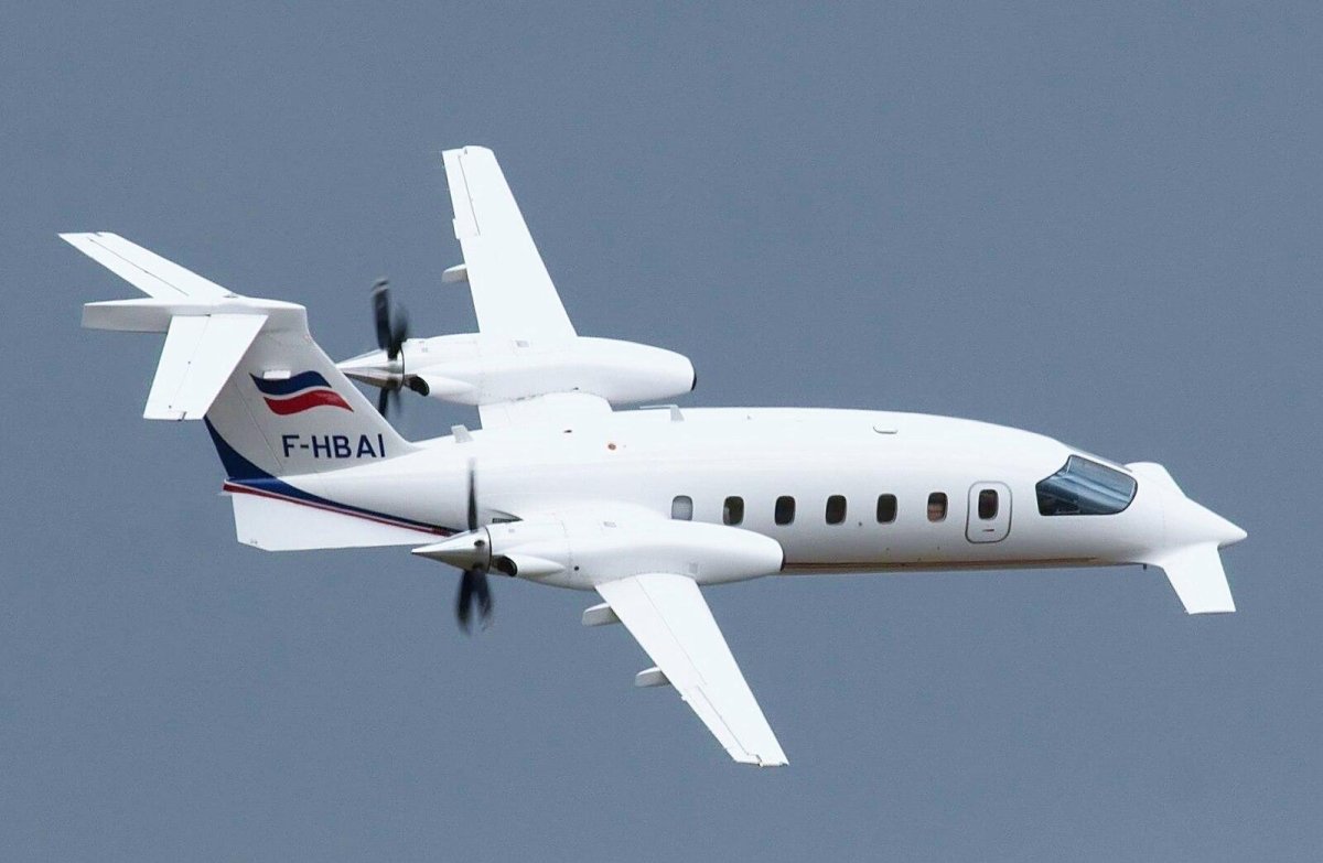 Piaggio p180