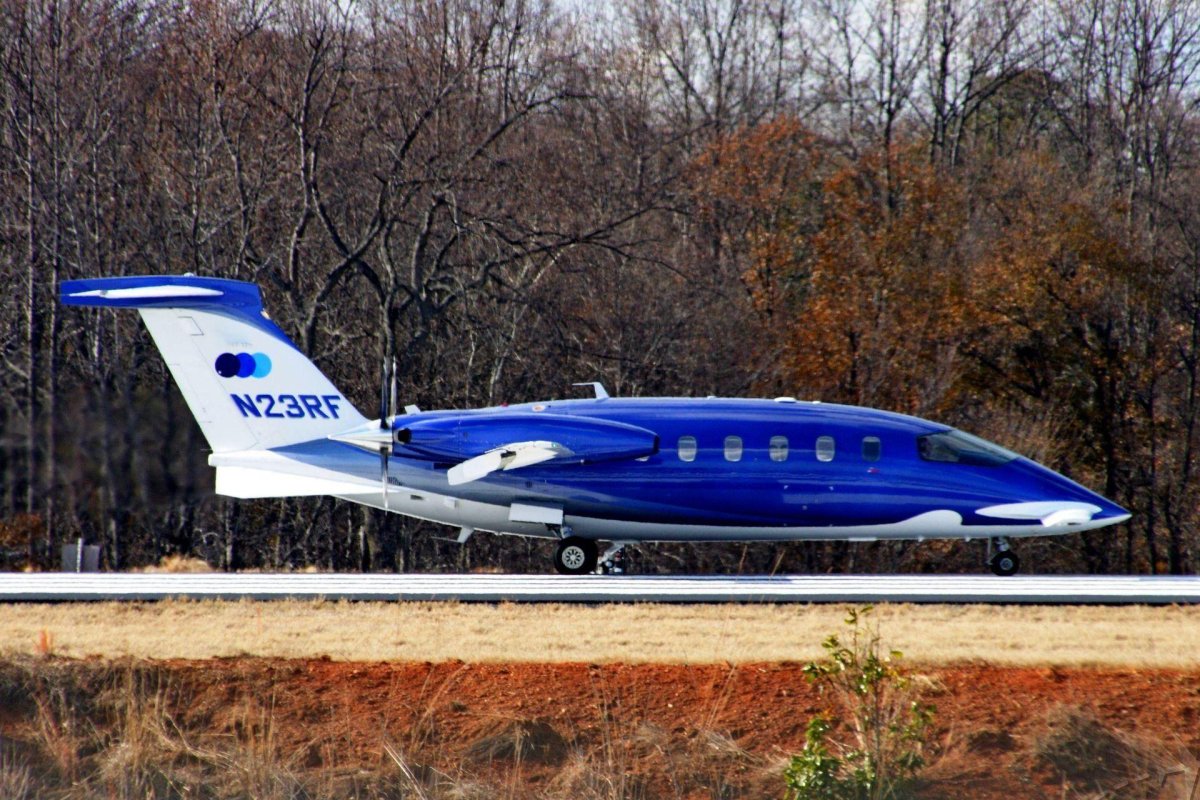 Самолет Piaggio p180 Avanti II