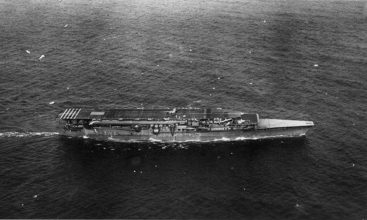 Японский авианосец Кага