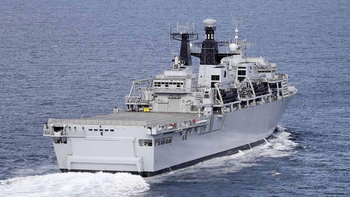 HMS Albion (l14)
