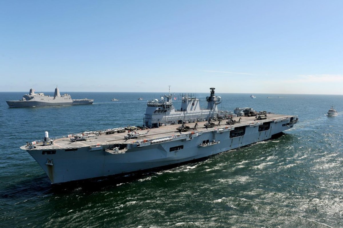 Вертолетоносец HMS Ocean