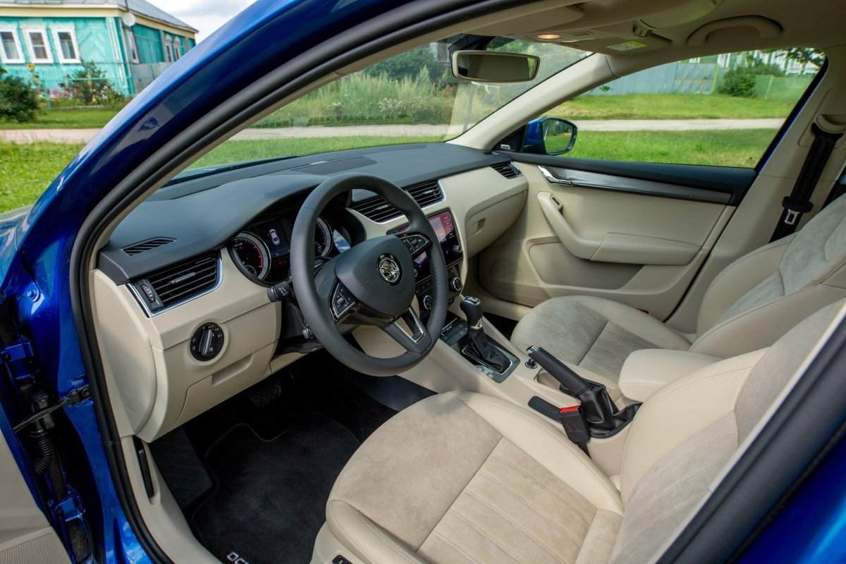 Бежевые салон Шкода Октавия а5