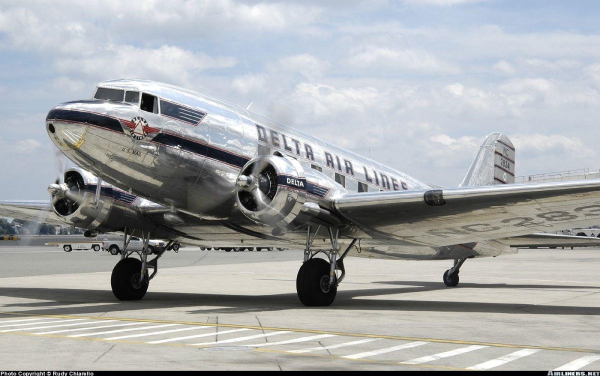 Самолет Douglas DC-3