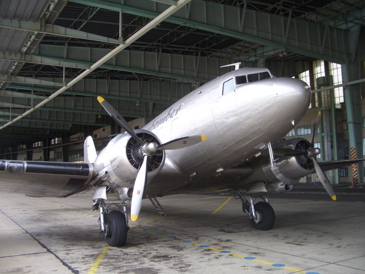 DC-3 самолет
