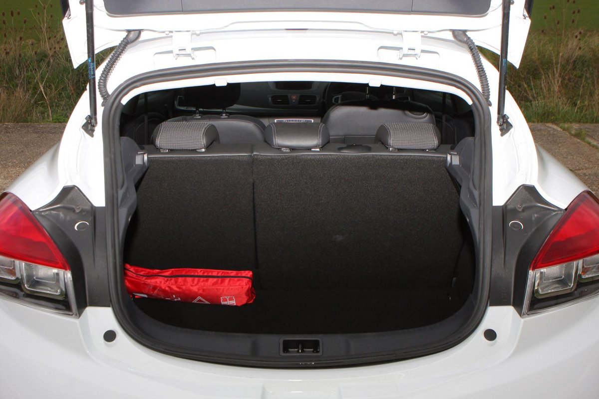 Рено Меган купе багажник