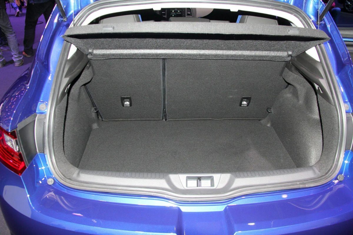 Меган 2 хэтчбек багажник