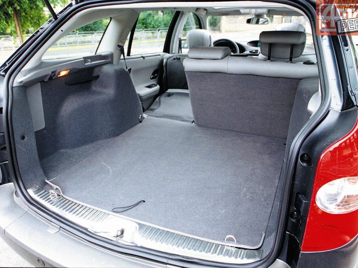 Рено Лагуна 2 универсал багажник