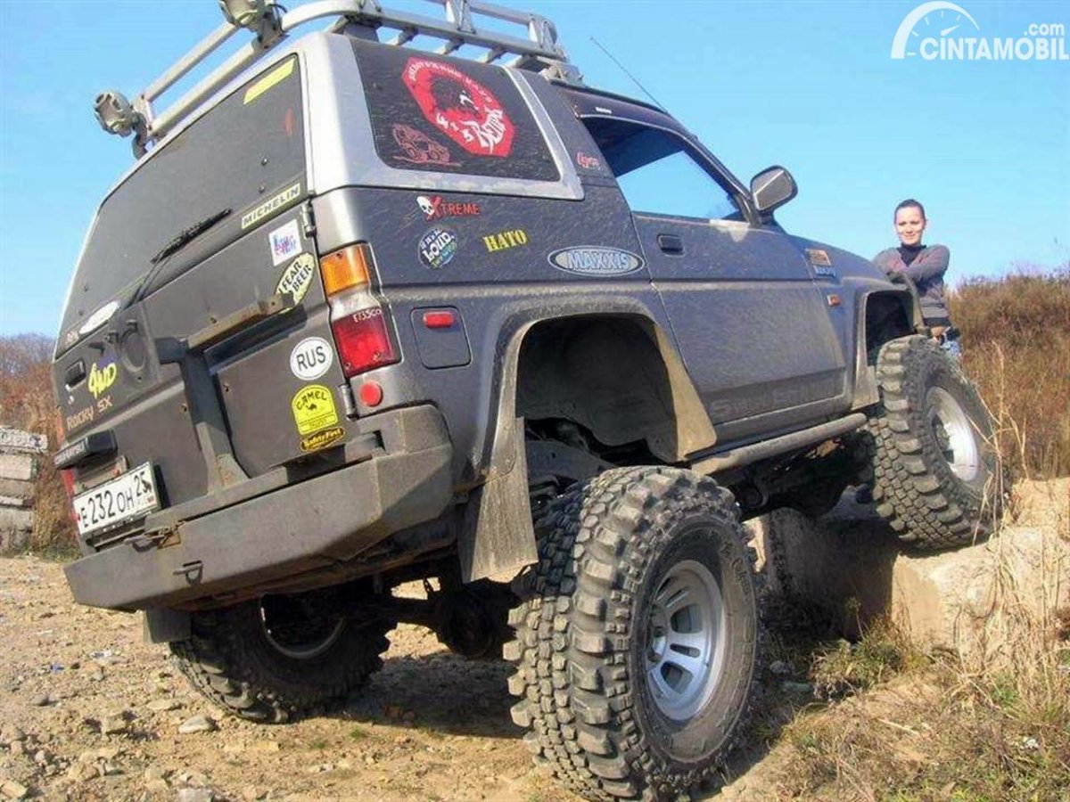 Daihatsu Rocky (f300)