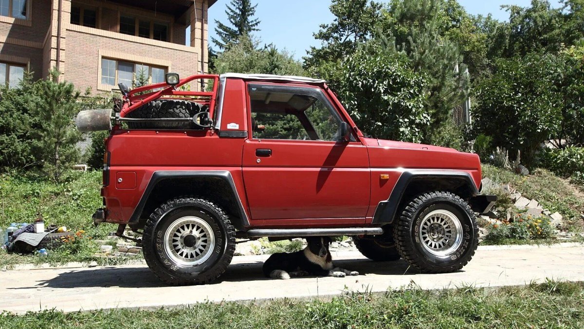 Daihatsu Rocky (f300)