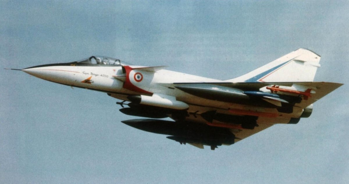 Мираж-4000 самолет