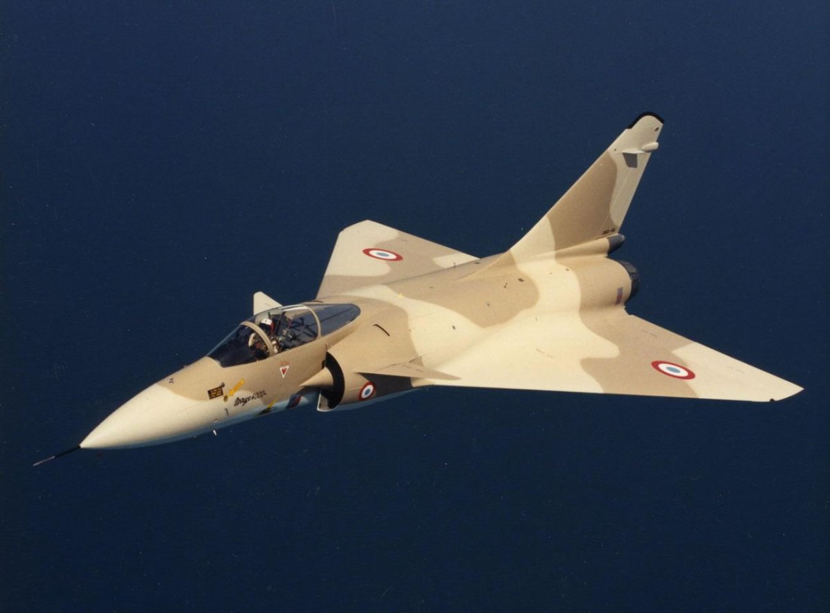 Мираж-4000 самолет