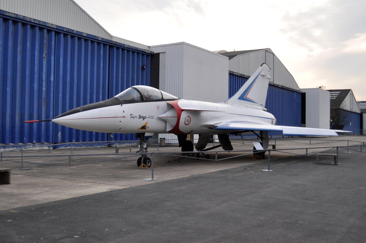 Мираж-4000 самолет