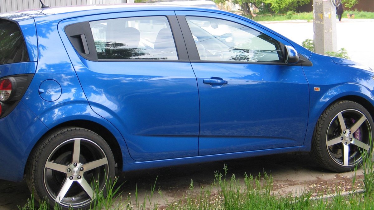 R17 на Шевроле Авео хэтчбек