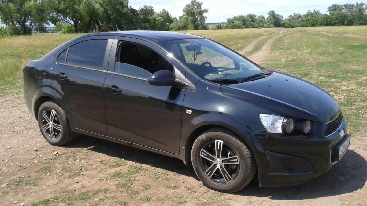 Шевроле Авео т300 седан черная
