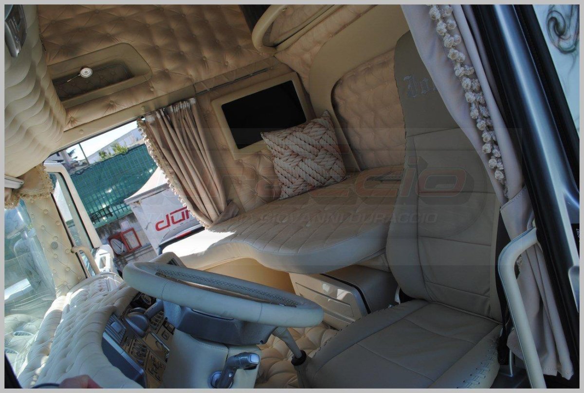 Скания 113 салон спальник