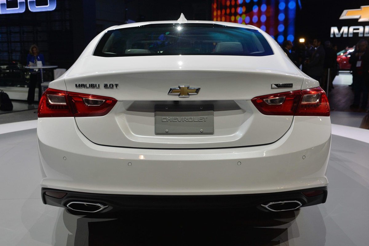 Chevrolet Malibu 2022 зад