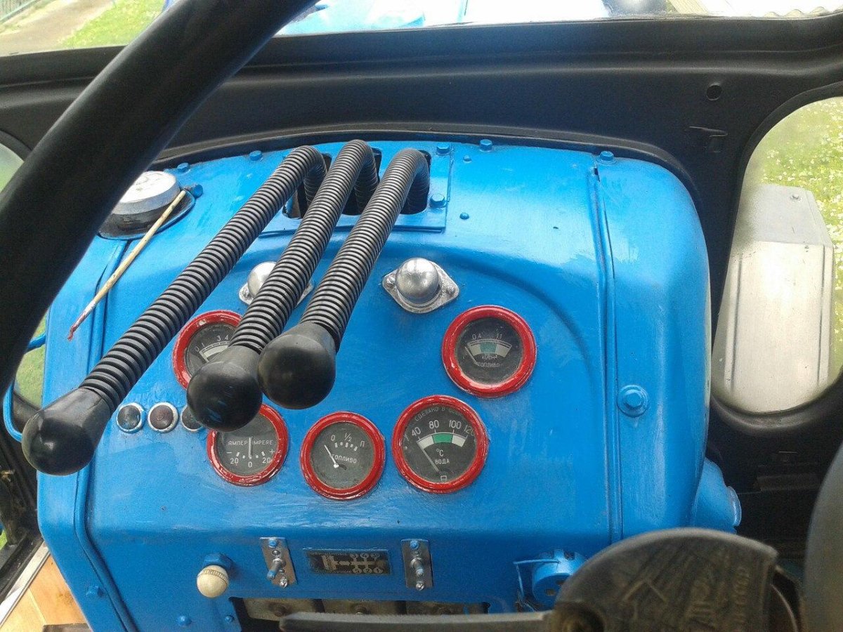 Салон трактора ЮМЗ 6