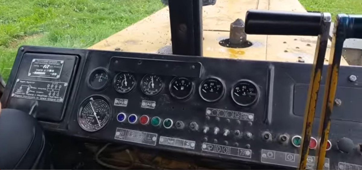 Приборная панель управления трактора т150