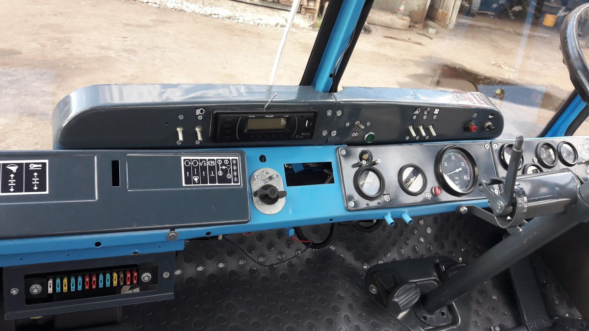 Панель приборов трактора т 150