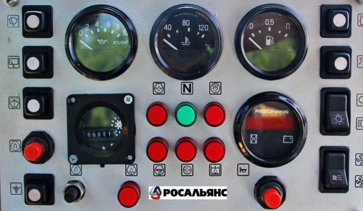 Щиток приборов трактора б10м