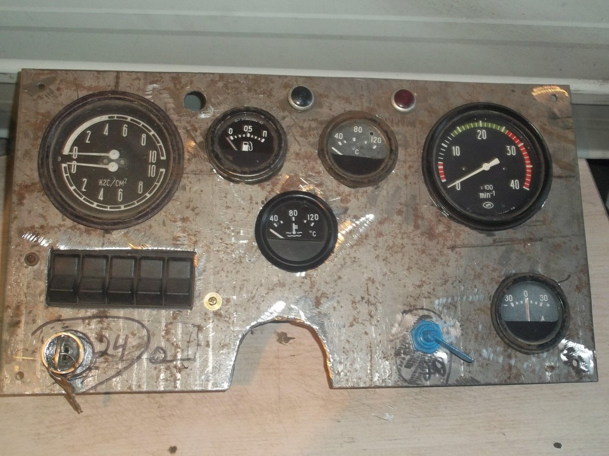 Самодельная панель приборов на трактор