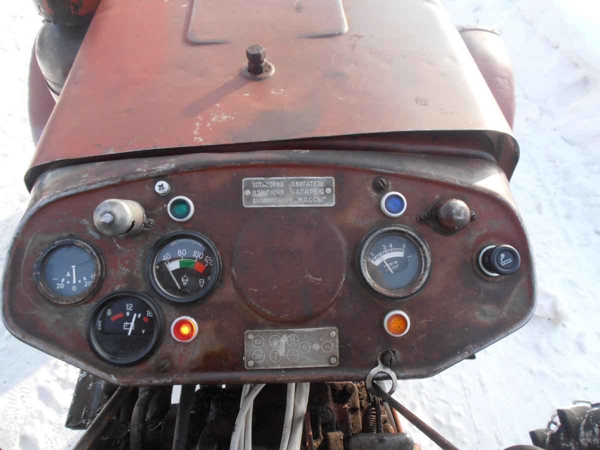 Приборная панель трактора т 25