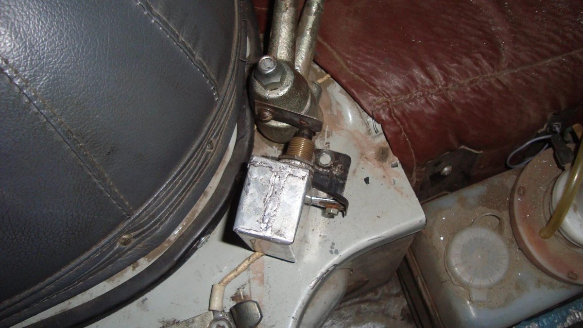 Рычаги включения раздатки УАЗ 3303