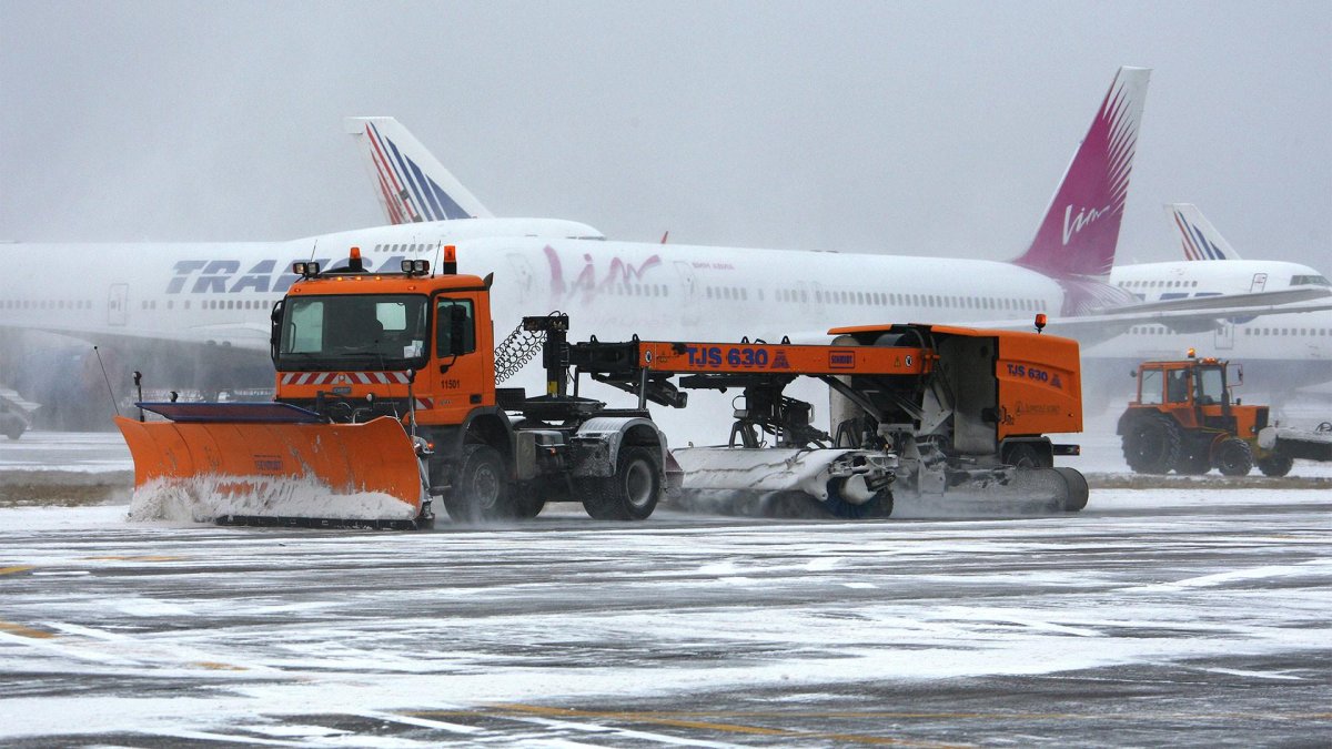 Аэродромная техника аэропорта Домодедово