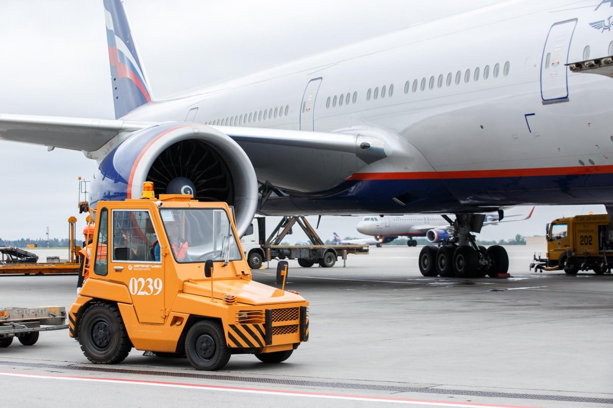 Аэродромные тягачи аэропорт Шереметьево