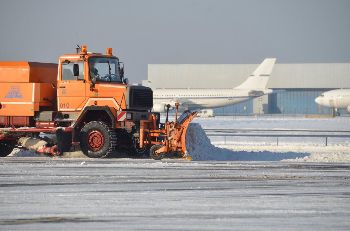 Снегоуборочная техника