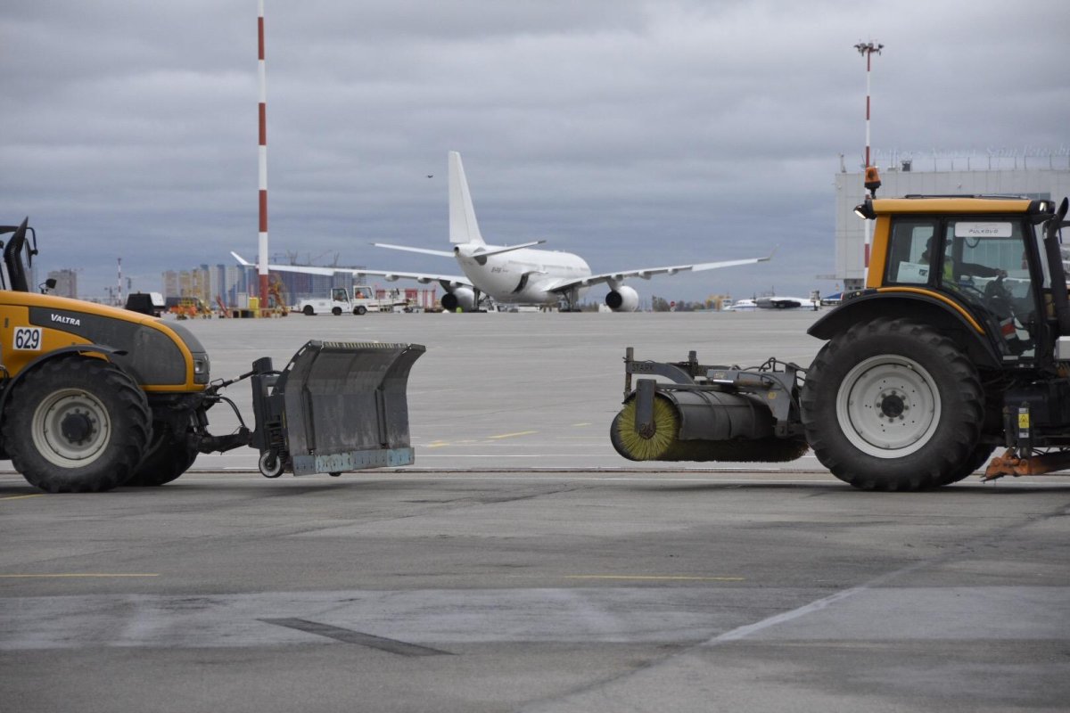 Аэродромный тягач Пулково