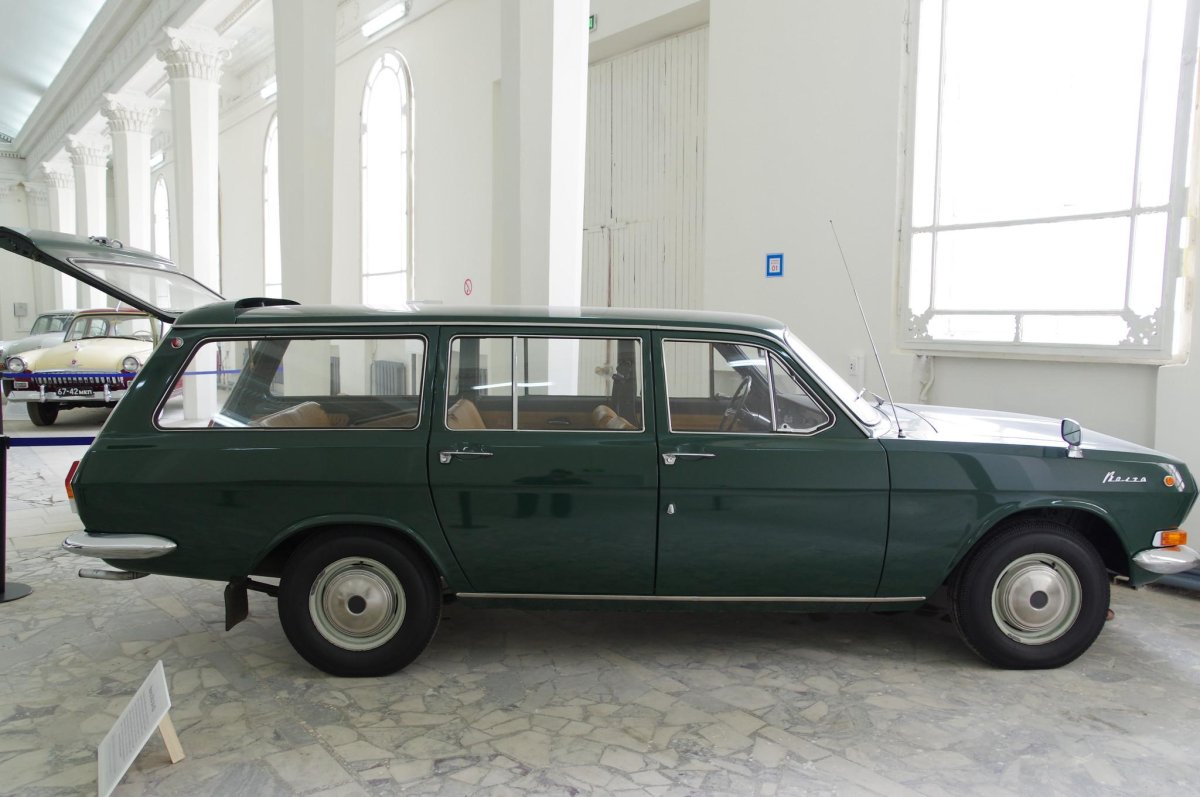 Автомобиль ГАЗ 2402 Волга универсал