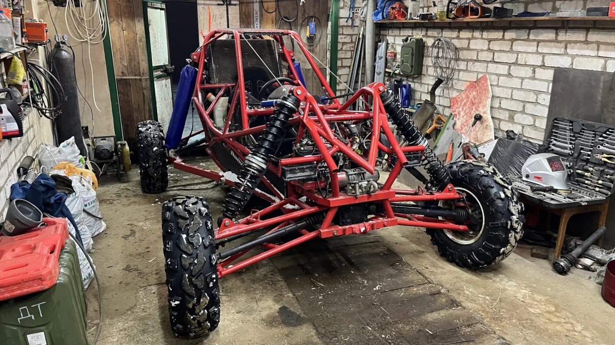 Красный багги