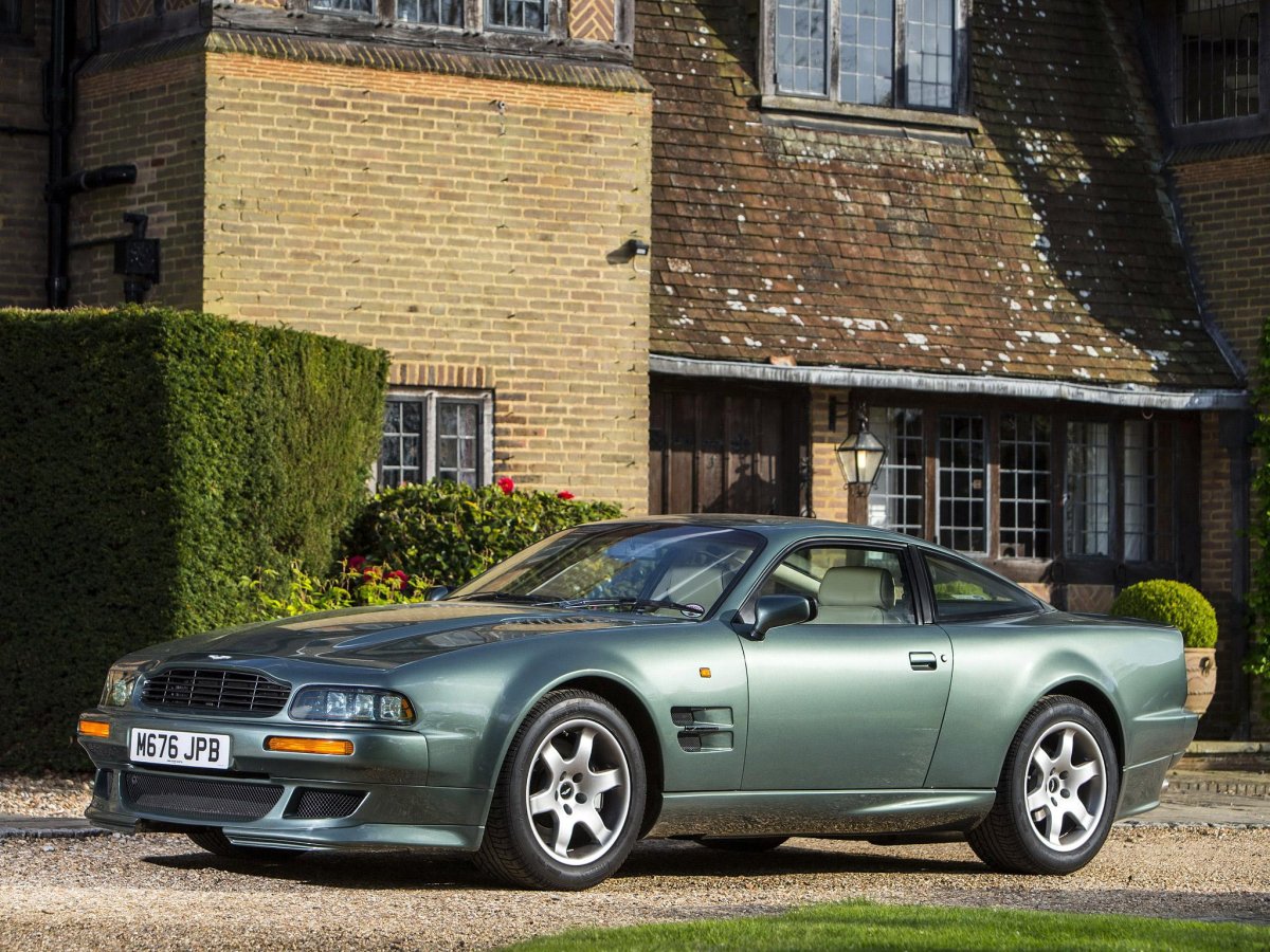 Aston Martin v8