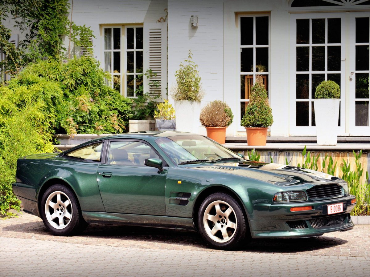 Aston Martin v8 Vantage 1