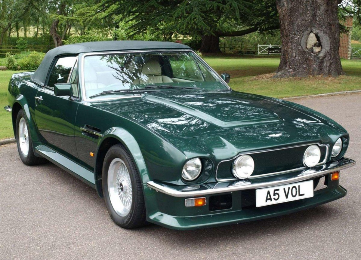 Aston Martin v8