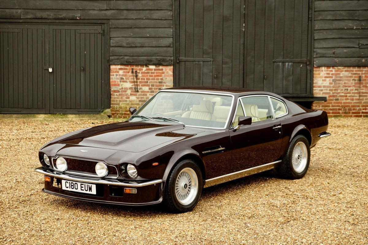 Aston Martin v8 Vantage 1977