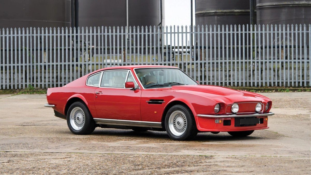 Aston Martin v8 Vantage 1977