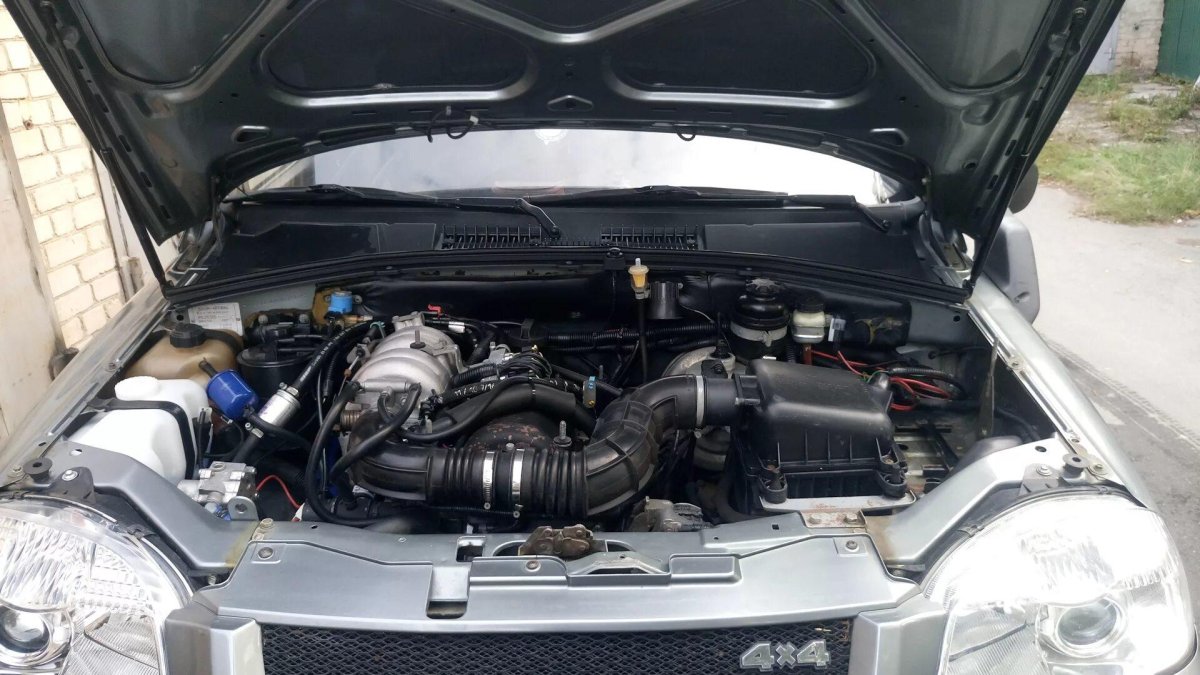 Подкапотка Нива Шевроле