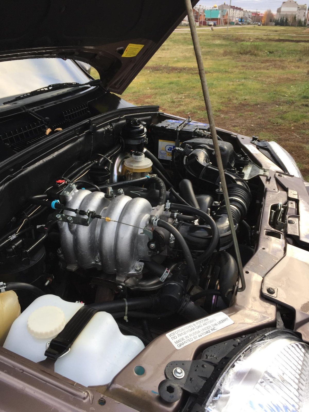 Моторный отсек Нива 2123