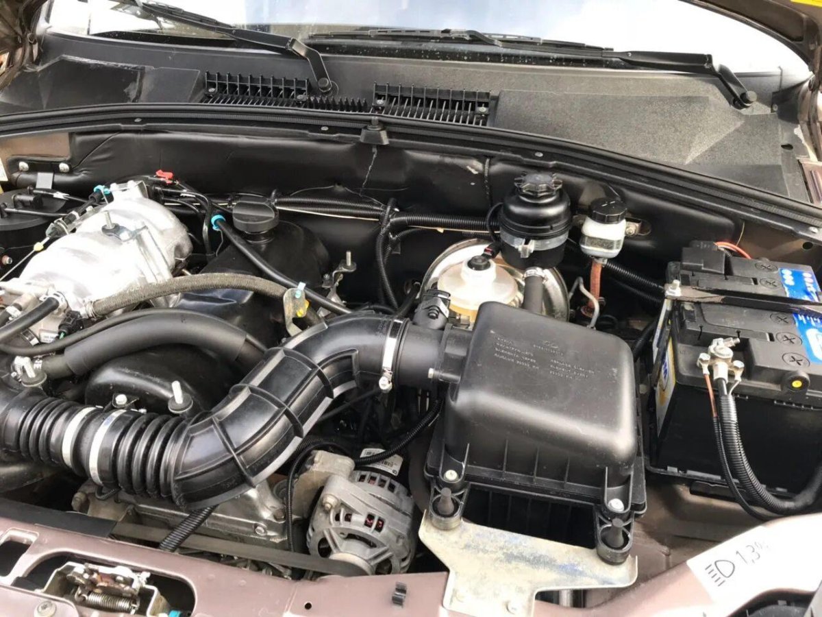 Подкапотное пространство Шевроле Нива